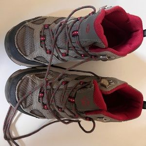 Merrill little kids hiking boots 1.5 wide